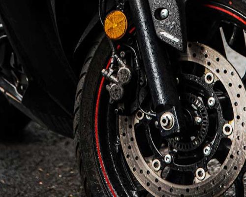 Cómo frenar si tu moto tiene ABS
